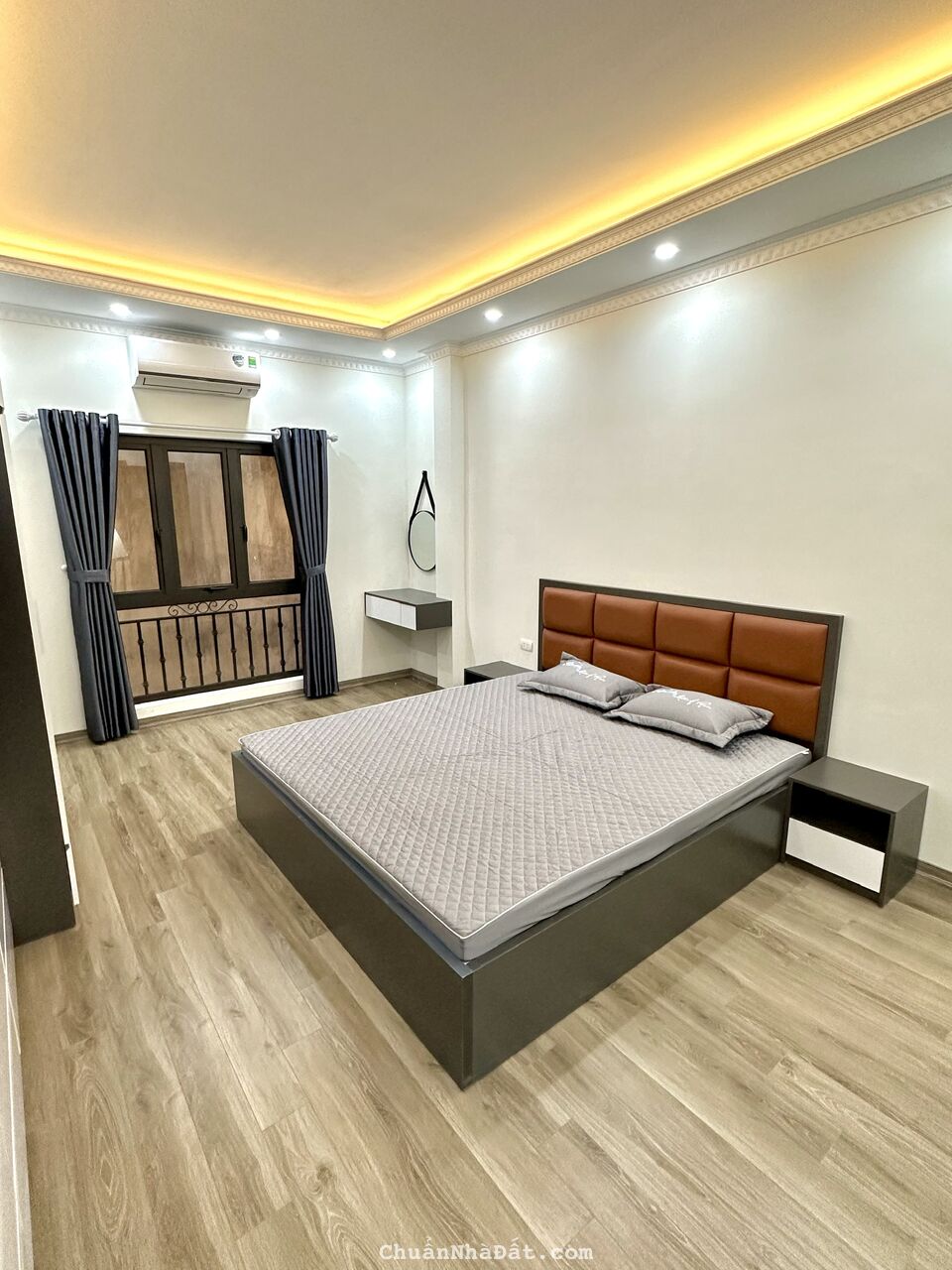 Bán nhà 210 Đội Cấn, Kim Mã, Ba Đình dt 31 m2 x 5 t mới tinh ô tô cách 30 m giá bán 5,8 tỷ