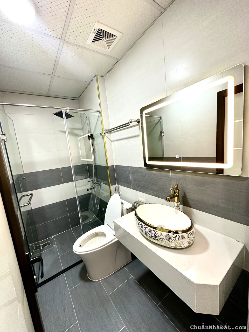 Bán nhà 210 Đội Cấn, Kim Mã, Ba Đình dt 31 m2 x 5 t mới tinh ô tô cách 30 m giá bán 5,8 tỷ