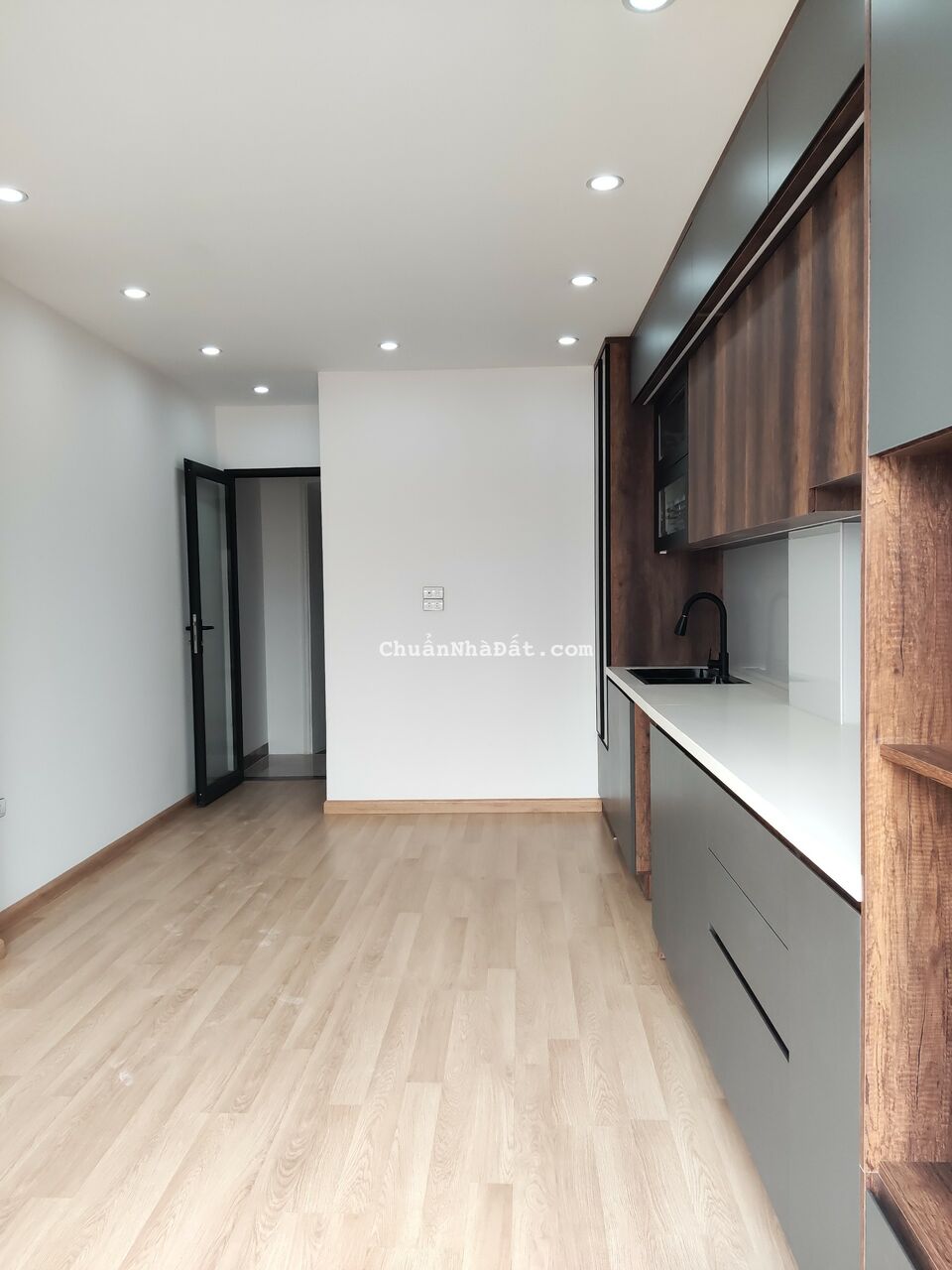 Bán nhà chia lô ngõ phố 173 Hoàng Hoa Thám, 209 Đội Cấn 35m2 x 6 t mới thang máy 4,55 tỷ