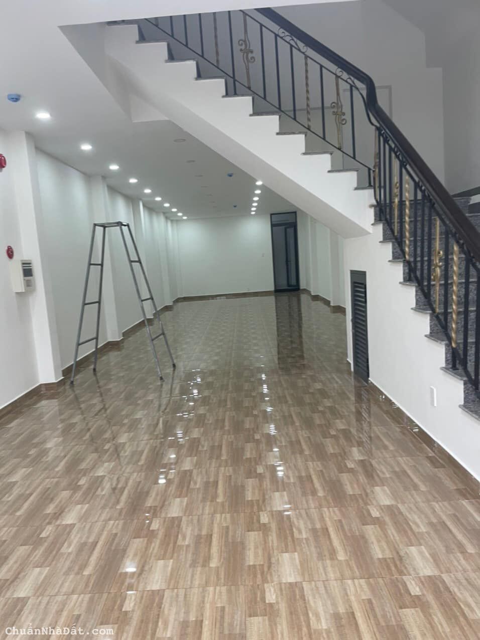 MẶT TIỀN KINH DOANH VĂN PHÒNG - DÒNG TIỀN VIP QUẬN 7.