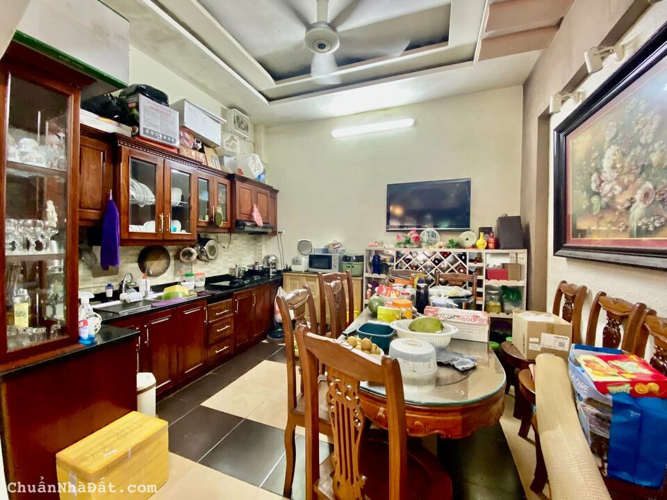 Bán tòa nhà Văn phòng mặt phố Vũ Ngọc Phan Quận Đống Đa 100m2x8 tầng thang máy chỉ 49tỷ.