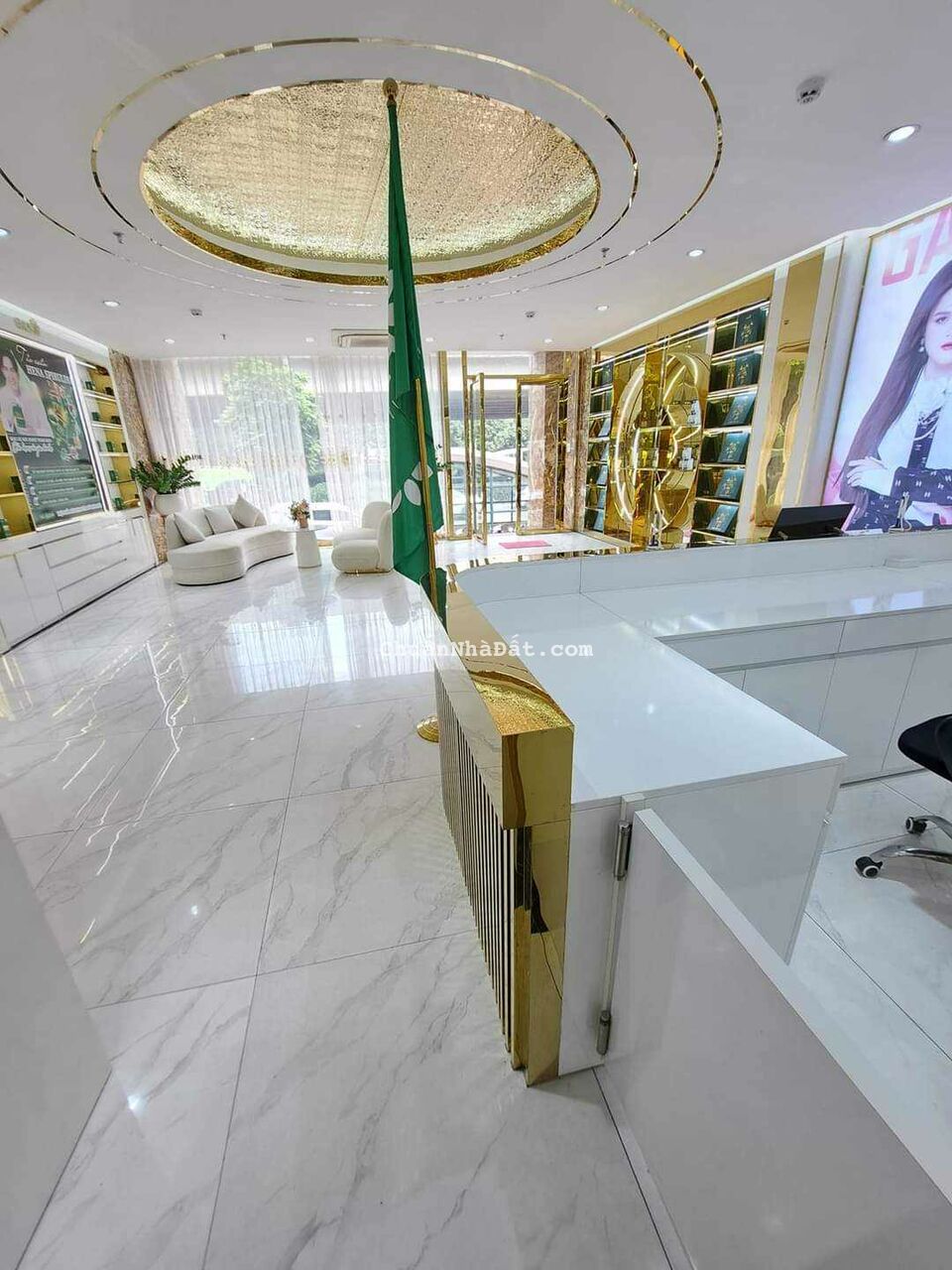 Bán tòa nhà VP mặt phố Khuất Duy Tiến 100m2x9 tầng thang máy, dòng tiền gần 2 tỷ/năm. 