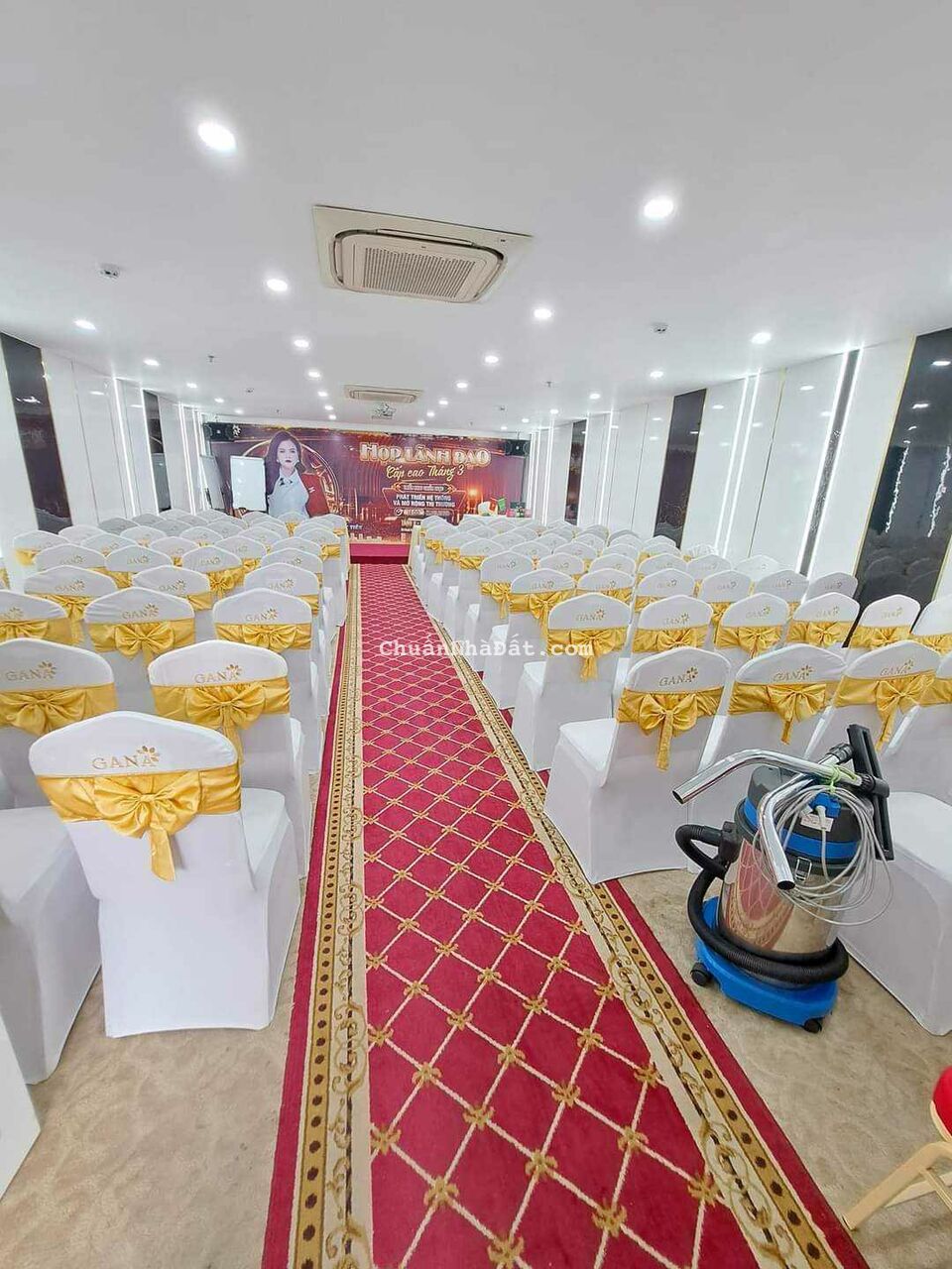 Bán tòa nhà VP mặt phố Khuất Duy Tiến 100m2x9 tầng thang máy, dòng tiền gần 2 tỷ/năm. 