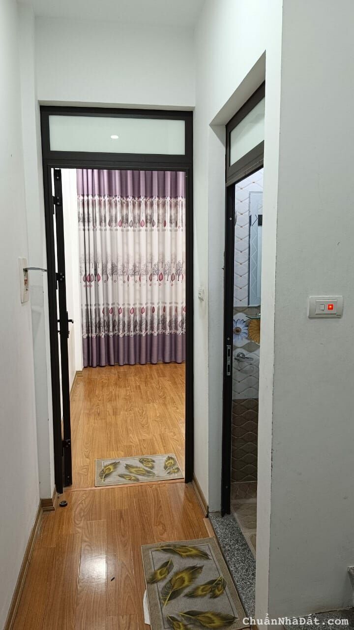 Bán nhà mặt ngõ đường Hoàng Mai, kinh doanh, ô tô tránh 38m2x5 tầng chỉ 5.5 tỷ. 