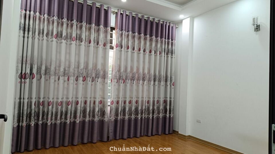 Bán nhà mặt ngõ đường Hoàng Mai, kinh doanh, ô tô tránh 38m2x5 tầng chỉ 5.5 tỷ. 