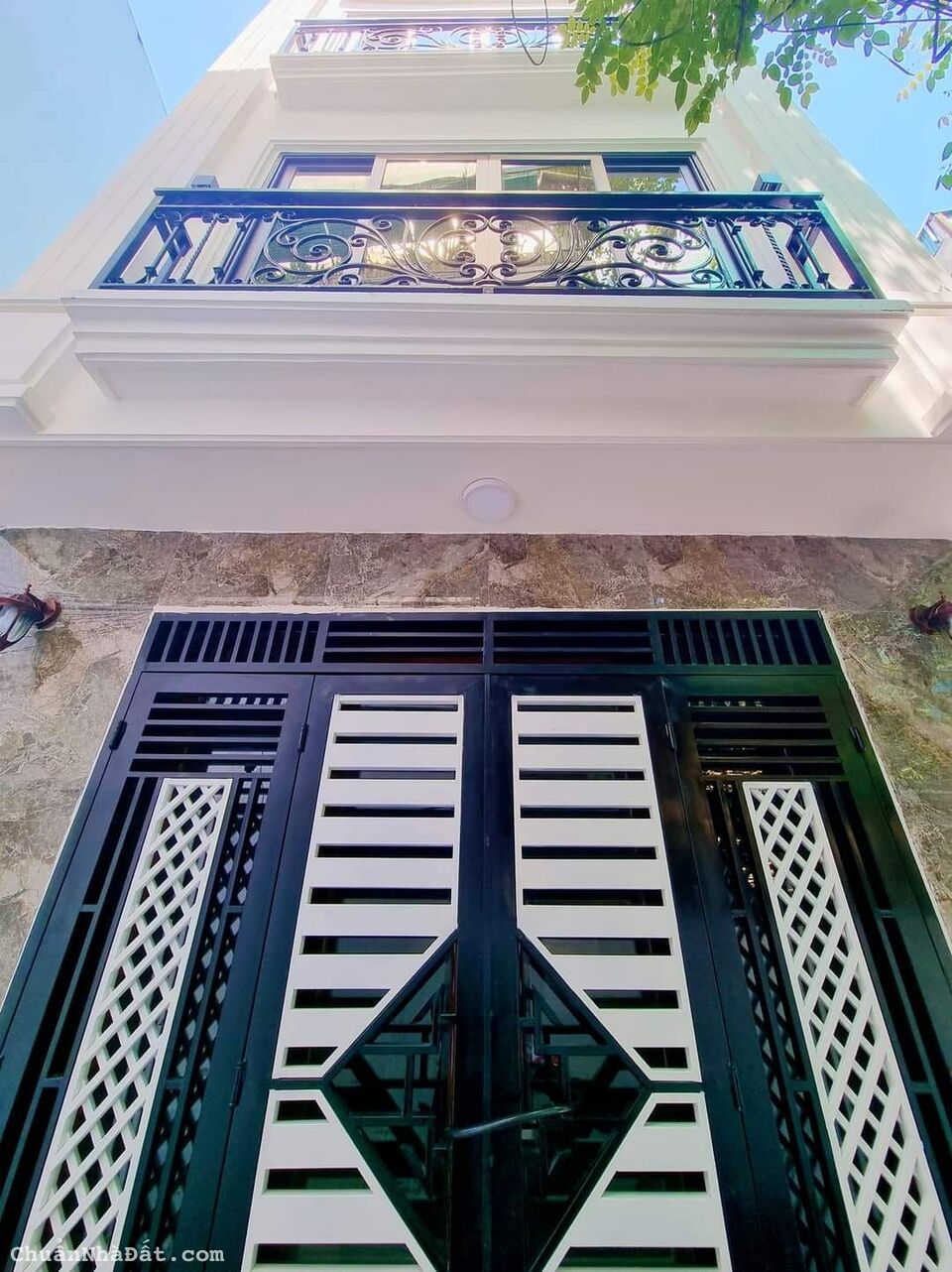 Bán tòa nhà mới đẹp Hồ Đền Lừ 40m2x6 tầng thang máy, ôtô đỗ gần, an sinh chưa đầy 6 tỷ.  