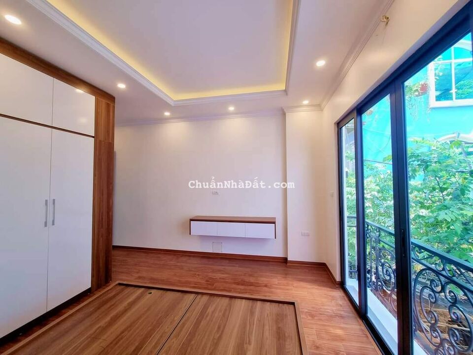 Bán tòa nhà mới đẹp Hồ Đền Lừ 40m2x6 tầng thang máy, ôtô đỗ gần, an sinh chưa đầy 6 tỷ.  