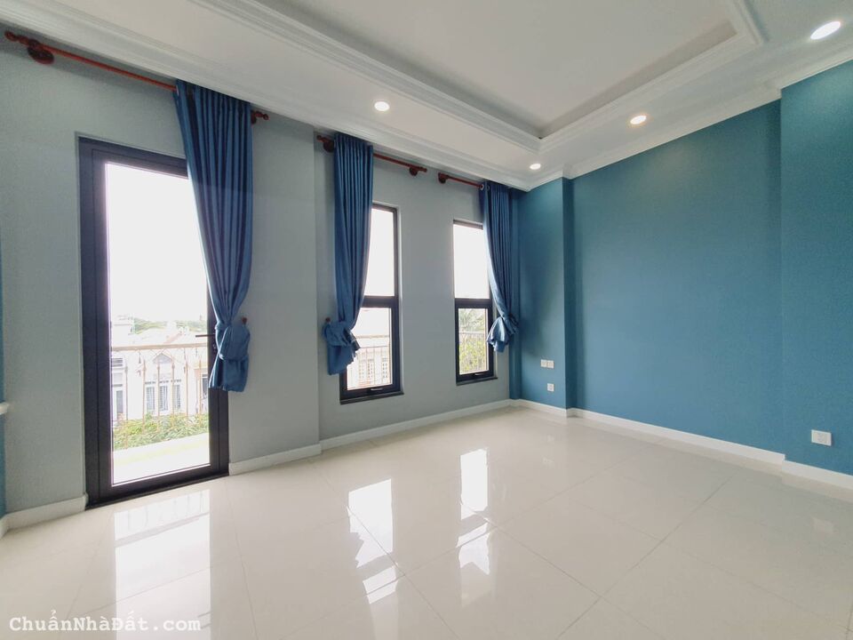 BÁN THÔNG TIN NGUỒN NHÀ Lã Xuân Oai,Q9,135m2,chủ ngợp chào sàn 14 tỷ.