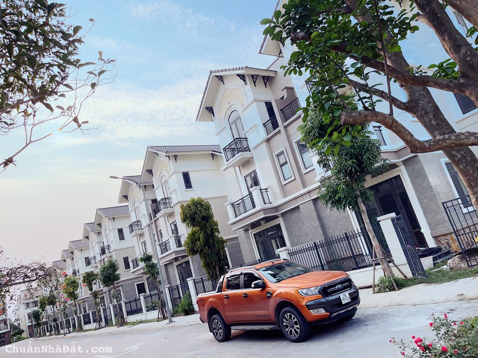 Biệt thự cạnh Ninh Hiệp giá tốt siêu sang