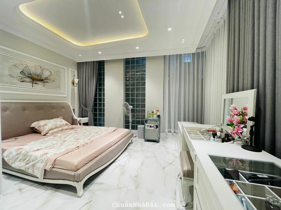 Bán nhà lô góc mặt phố Tôn Đức Thắng, Đống Đa 45/60m x5t mt 5,5m giá 28 tỷ