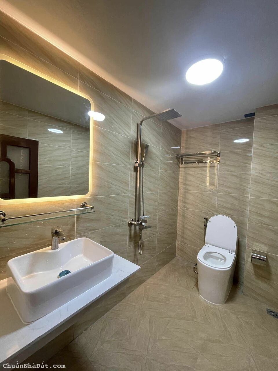 Cần bán gấp nhà đẹp nhất Phố Khương Đình 42m2 giá 3.95tỷ