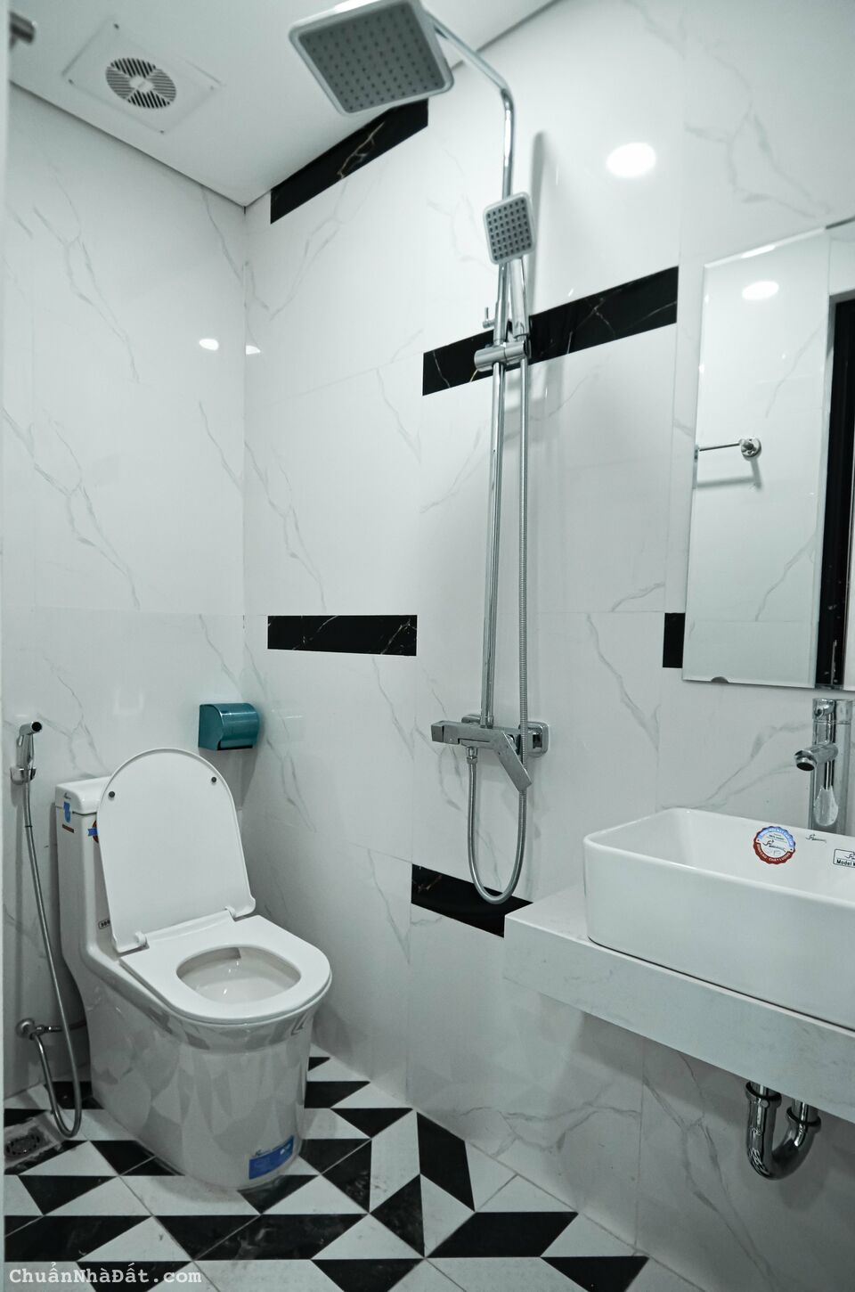 Gấp!!chính chủ  Bán Căn hộ mini phố Trần Khát Chân – Hai Bà Trưng, ở ngay 52m2 tk 2 ngủ, 2 wc