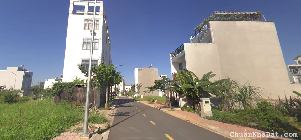 Ngộp cần ra nhanh lô đất 98m2, full thổ cư, đường Nguyễn Đôn Tiết, Quận 2, SHR, Giá bán chỉ 5,4 tỷ.