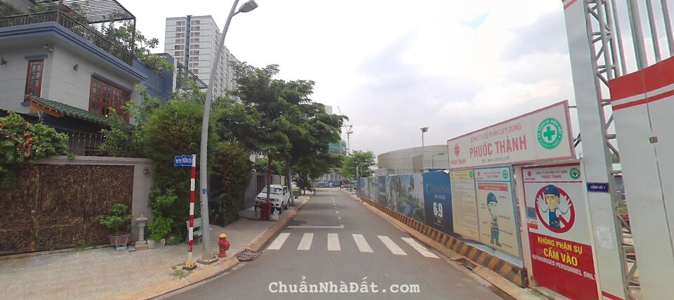 Bán gấp nền đất nằm ngay MTĐ Đào Trí, P. Phú Thuận, Q.7, DT 82m2, giá bán 2 tỷ 700 triệu.