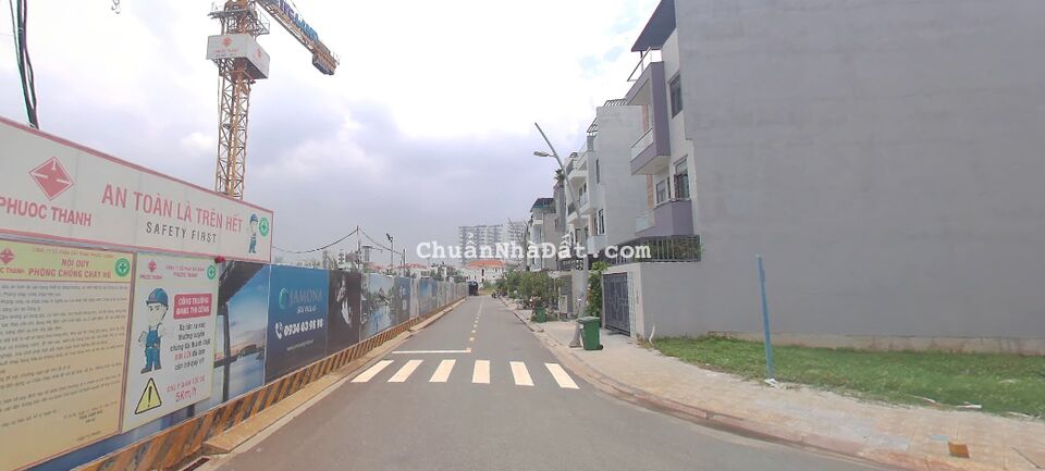 Bán gấp nền đất nằm ngay MTĐ Đào Trí, P. Phú Thuận, Q.7, DT 82m2, giá bán 2 tỷ 700 triệu.