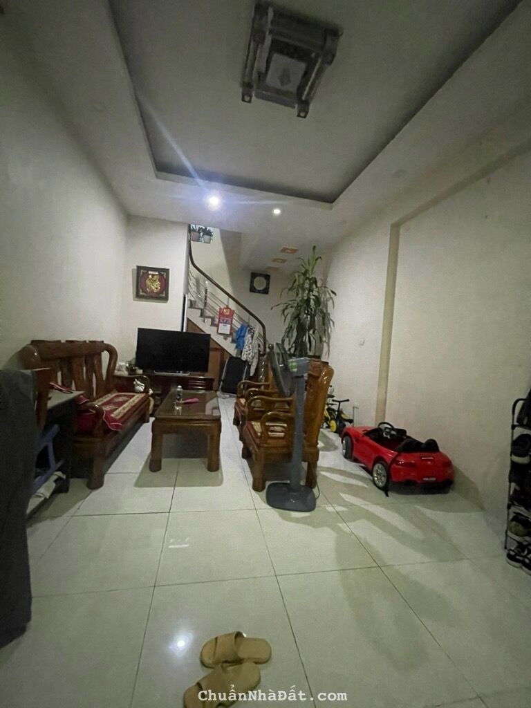 CỰC HIẾM NHÀ KIM GIANG - Ô TÔ ĐỖ CỬA - SÁT KĐT ĐẠI KIM - 6 TẦNG 3 THOÁNG – DT: 42m x 4MT