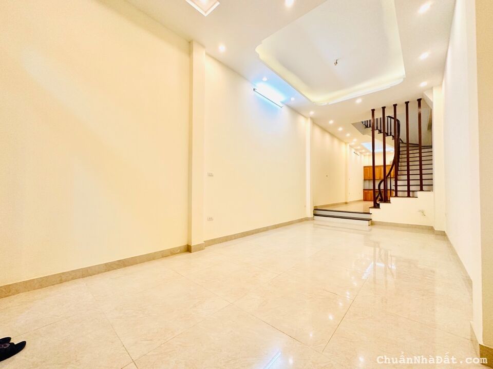 SIÊU ĐẸP-PHỐ TRIỀU KHÚC-4 TẦNG DÂN XÂY ĐẸP NHƯ MỚI - CHỦ TỰ XÂY CHẮC CHẮN-ÔTÔ GẦN-BA GÁC VÀO NHÀ-40m2 