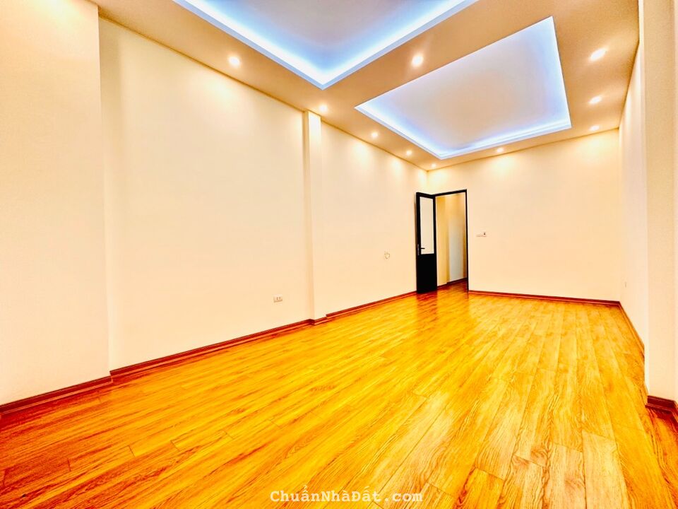 SIÊU ĐẸP-PHỐ TRIỀU KHÚC-4 TẦNG DÂN XÂY ĐẸP NHƯ MỚI - CHỦ TỰ XÂY CHẮC CHẮN-ÔTÔ GẦN-BA GÁC VÀO NHÀ-40m2 