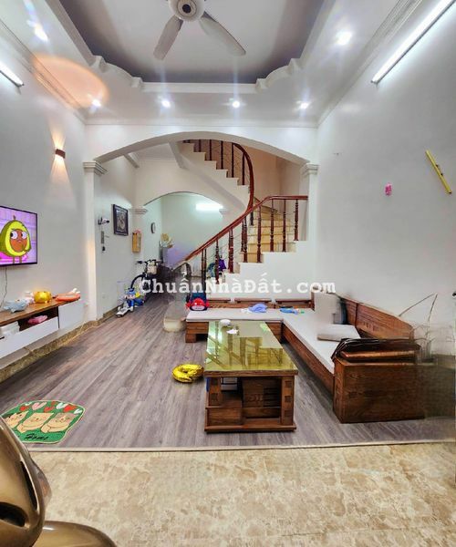 SIÊU PHẨM PHỐ THẠCH BÀN – OTO ĐỖ CỬA NHÀ – VỊ TRÍ TRUNG TÂM SẦM UẤT – GẦN CHỢ THẠCH BÀN