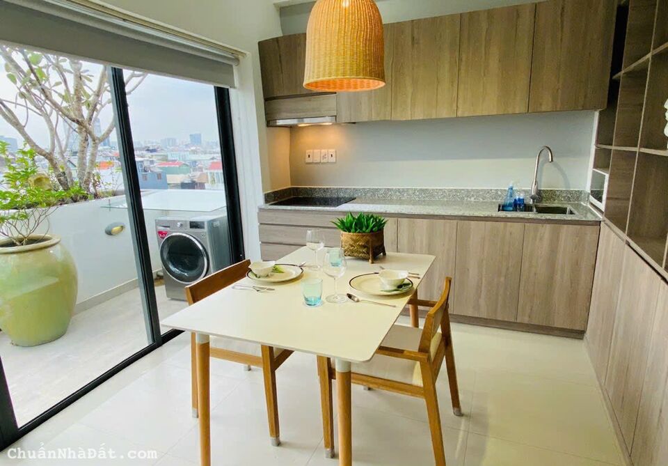 Penhouse full nội thất bancon sân vườn cực chill view bitexco quận 1