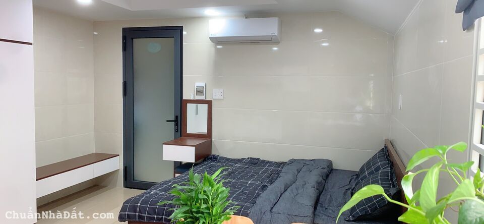 Studio full nội thất cửa sổ lớn ngay trần hưng đạo quận 5