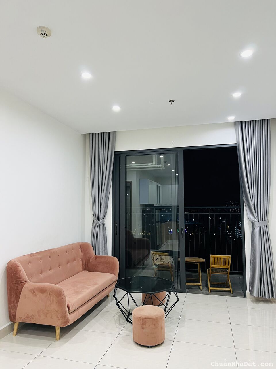 Cho thuê nhanh căn hộ 3pn full nội thất gỗ giá chỉ 11tr/tháng tại Vinhomes Smart City Tây Mỗ 