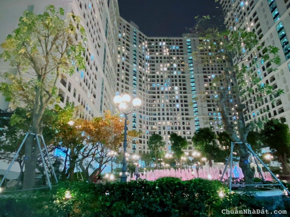 Bán chung cư CT8 The Emerald Mỹ Đình 142m2, 4pn, 3wc, giá 5.x tỷ Lh 0975 970 420