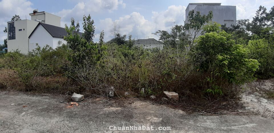 Bán Lô Đất Ngộp Gần Trung Tâm TP.PHÚ QUỐC mà Gía Chỉ 850 triệu Ngân Hàng Cho Vay ,