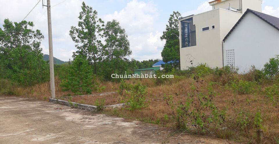 Bán Gấp 1 Lô Đất Trả Nợ Ngân Hàng Cắt Lỗ 850tr Khu Vực Gần Trung Tâm Dương Đông Phú Quốc