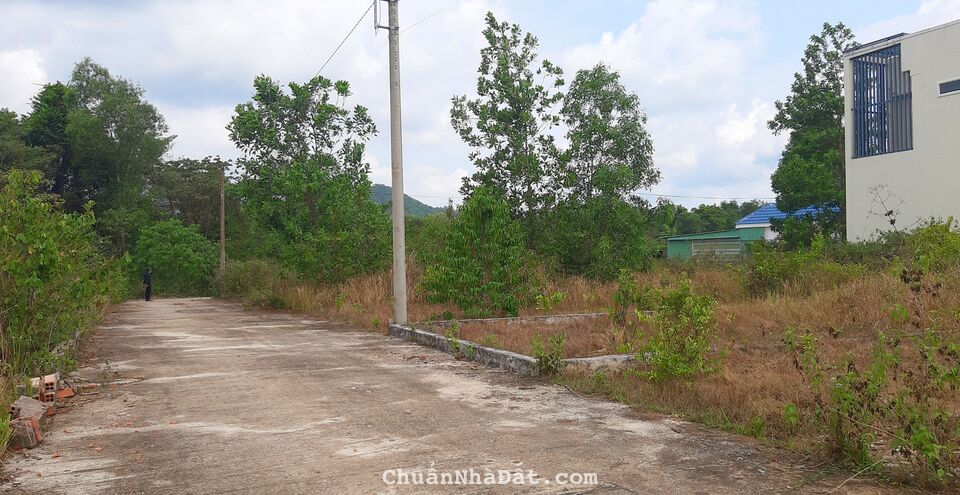 Bán Gấp 1 Lô Đất Trả Nợ Ngân Hàng Cắt Lỗ 850tr Khu Vực Gần Trung Tâm Dương Đông Phú Quốc