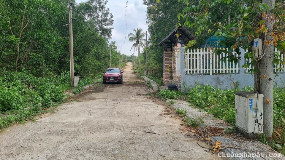 BÁN 1 LÔ SỔ RIÊNG DT 180M2 GIÁ CHỈ 690TR GẦN TRUNG TÂM THÀNH PHỐ PHÚ QUỐC