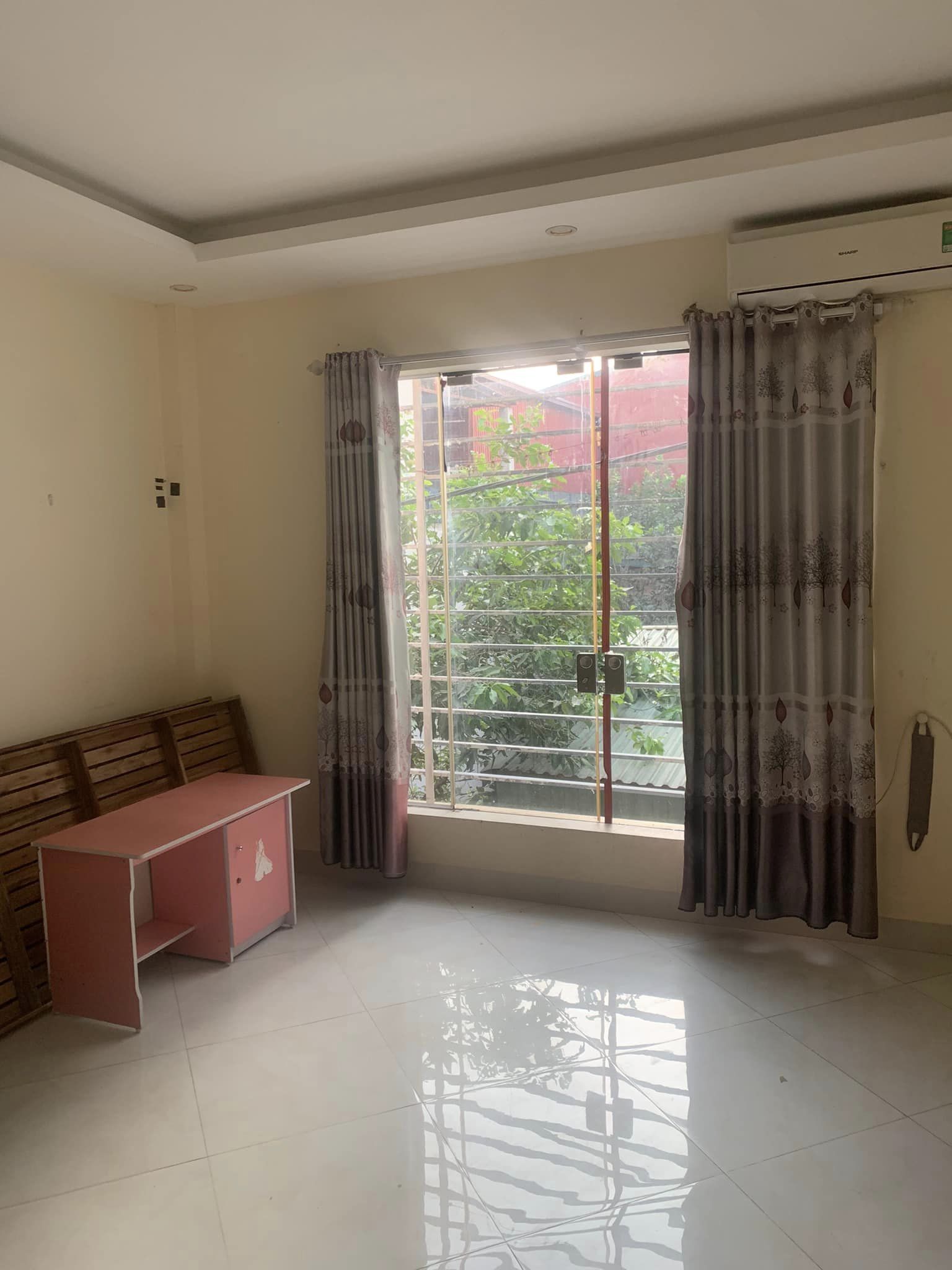 NHÀ ĐẸP, Ô TÔ ĐỖ CỬA, TỔ 8 YÊN NGHĨA, CẠNH HỒ ĐIỀU HÒA. 2.35 TỶ. 4 TẦNG, 35M2