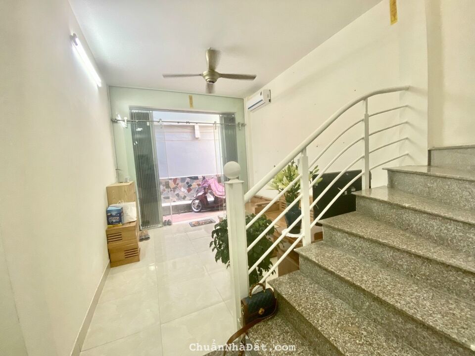 Nhà đẹp dân xây ngay KĐT Văn Phú. Chủ cần bán gấp giá 2.7 tỷ. 35m2. lh 0964121377