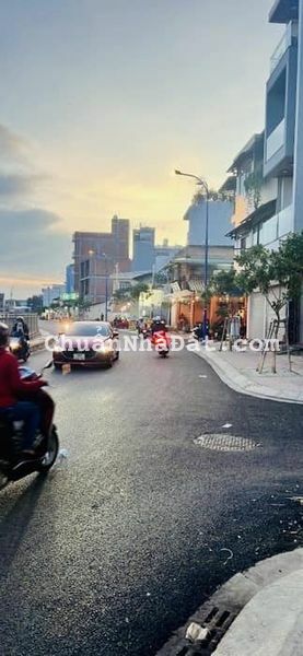 HÀNG THƠM - DÒNG TIỀN 20TR - NHÀ MẶT TIỀN CĂN GÓC 78M - 3 TẦNG NHÍCH 8 TỶ TL HÀNG THƠM - DÒNG TIỀN 20TR - NHÀ MẶT TIỀN CĂN GÓC 78M - 3 TẦNG NHÍCH 8 TỶ TL