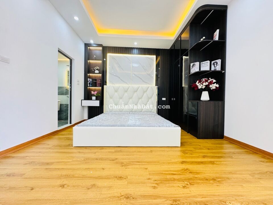 Bán nhà mới ngõ 624 Minh Khai DT 32m2 x4T, MT 3m giá 3,35 tỷ, ô tô đỗ cửa