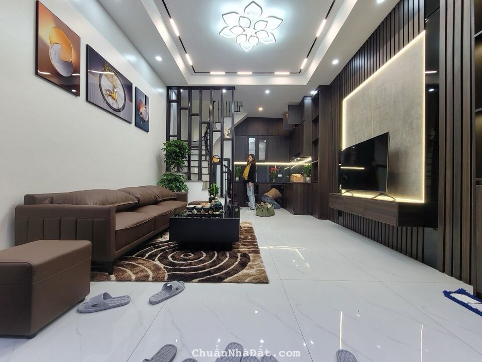 Bán nhà phân lô đầu ngõ 156 Kim Ngưu DT 31m2 x4T, MT 4m giá 5,48 tỷ, gara ô tô, nội thất xịn mới