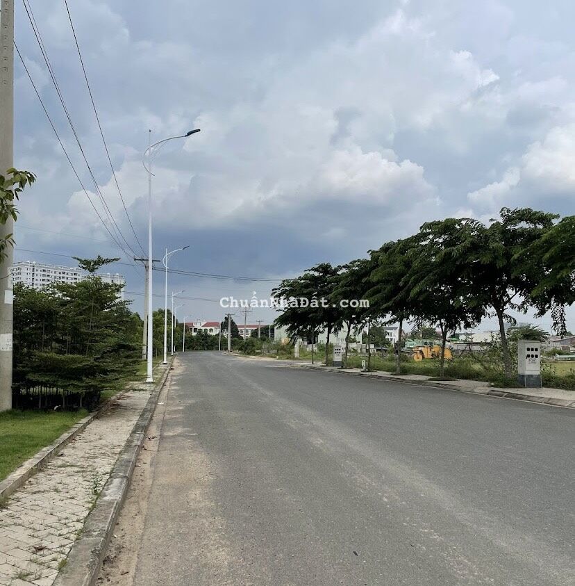 Ngột tiền cần bán đất 90m2 MT Lê Trọng Tấn,P Sơn Kỳ Tân Phú ,Giá 3tỷ3 SHR thổ chứ full và GPXD Ngột tiền cần bán đất 90m2 MT Lê Trọng Tấn,P Sơn Kỳ Tân Phú ,Giá 3tỷ3 SHR thổ chứ full và GPXD