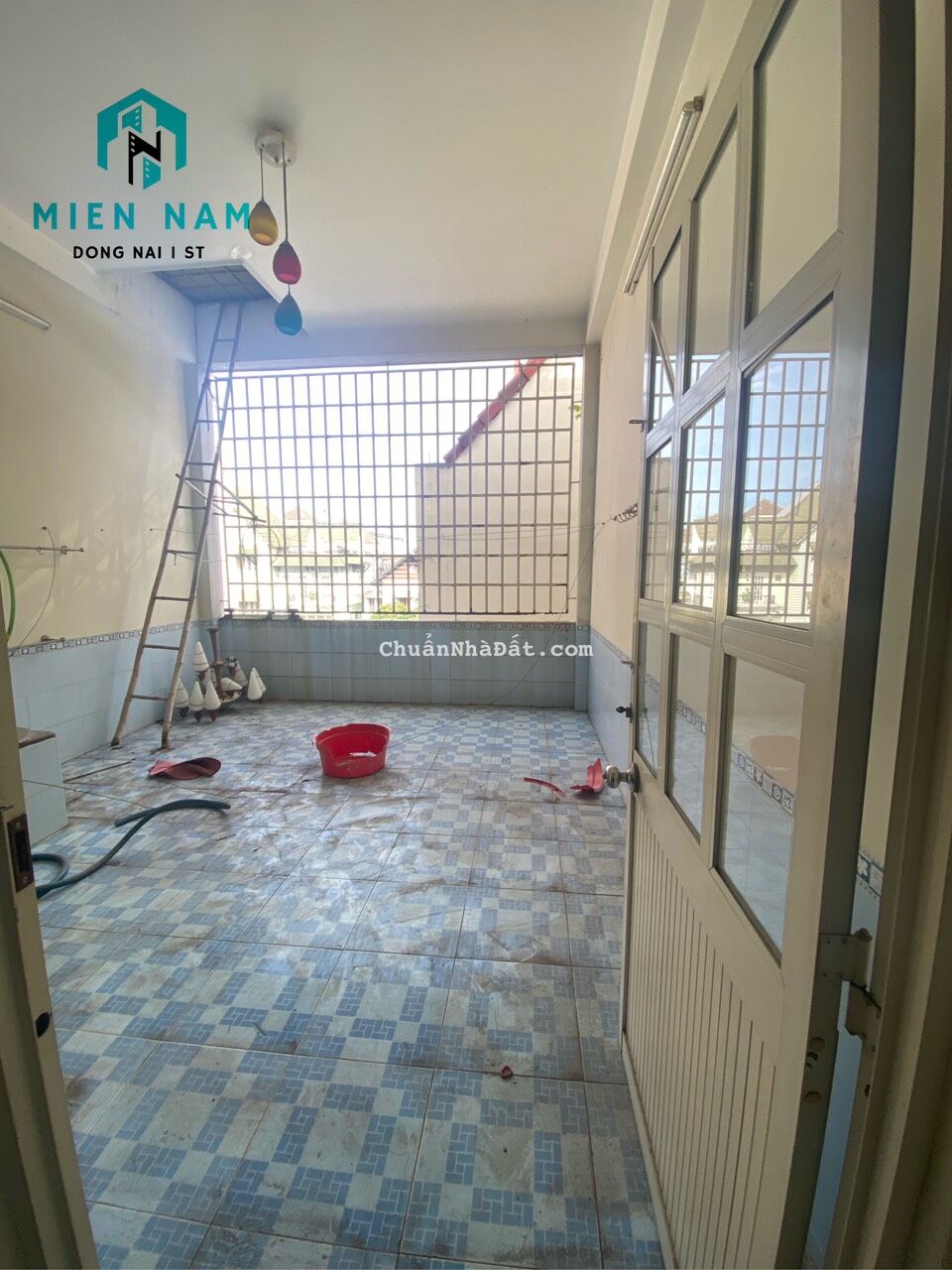 Cho thuê nhà 1 trệt 2 lầu mặt tiền đường Khu D2D Võ Thị Sáu.