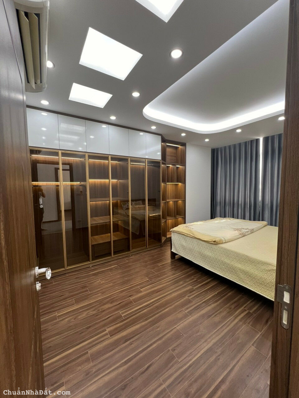 Bán gấp căn hộ F4 Trung Kính 75m2 2PN 2WC đủ đồ nhà đẹp LH 0986128415