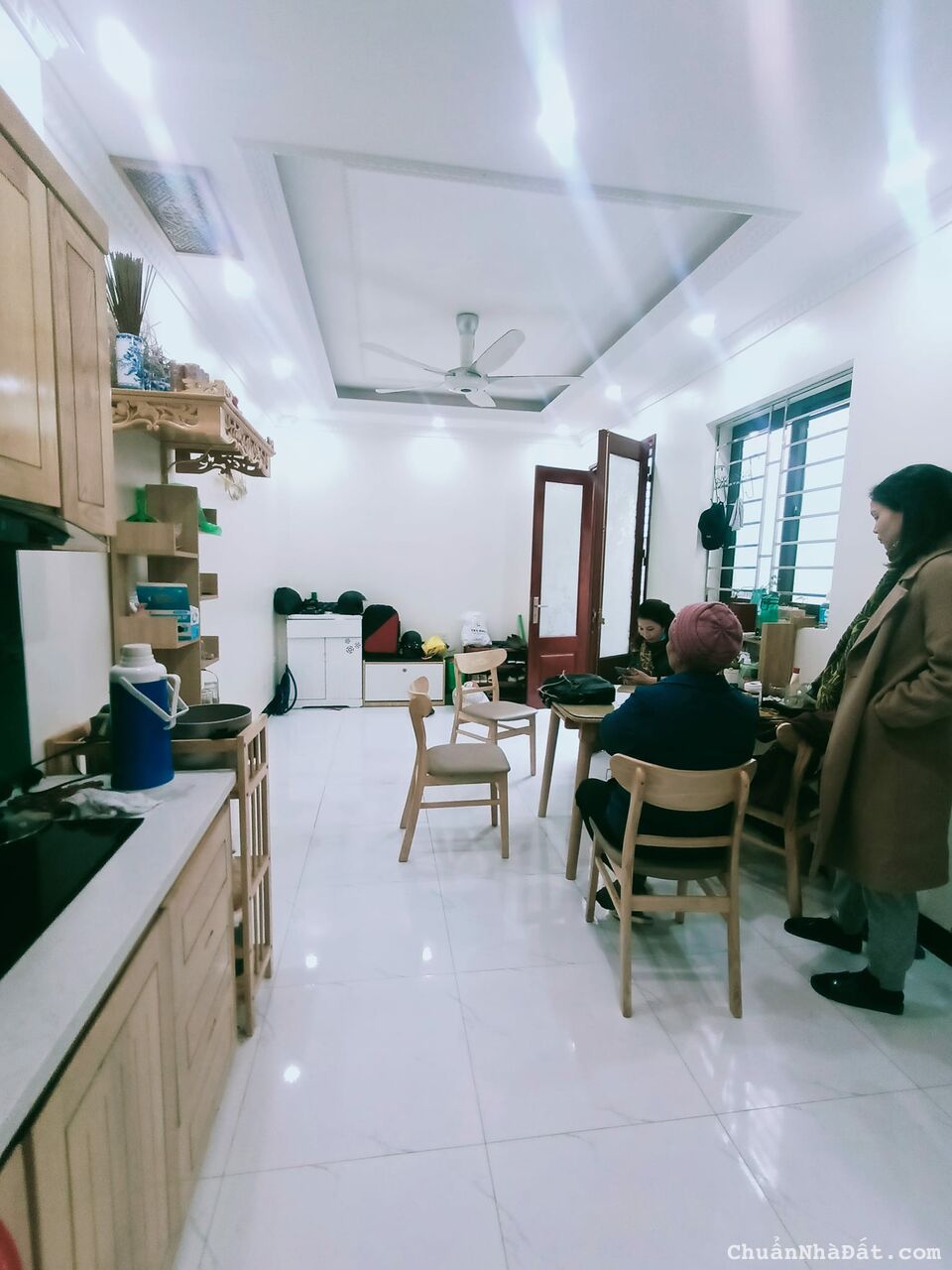 -	Bán nhà Thạch Bàn Cổ Linh gần Aeon Mall 5 tầng 50m2, có sân riêng cổng riêng giá 2,55 tỷ