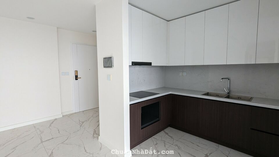 Cho thuê căn Sunshine 131m2 giá cực tốt.