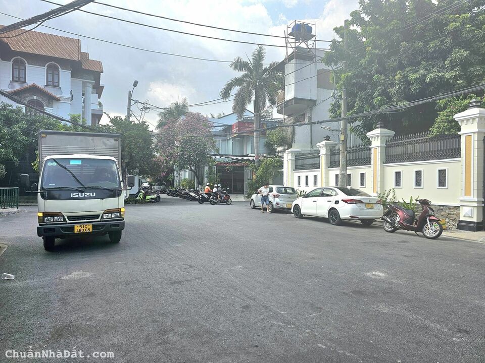 Bán biệt thự cạnh ngã tư Bảy Hiền-ngang 26m-phong cách bán cổ điển- sân vườn thoáng mát-6PN-nội thấ