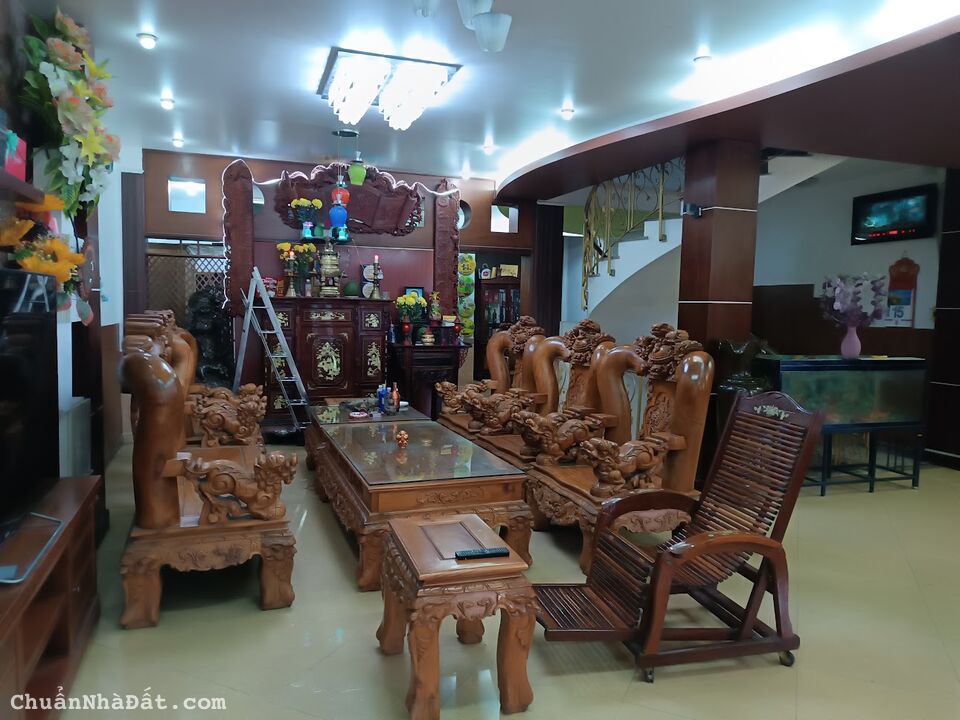 Bán Biệt thự Nguyễn Sơn-gần chợ phường 18-ngang 8.1m-4PN-nội thất sang+xịn-giá tốt