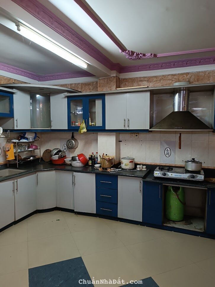 Bán Biệt thự Nguyễn Sơn-gần chợ phường 18-ngang 8.1m-4PN-nội thất sang+xịn-giá tốt