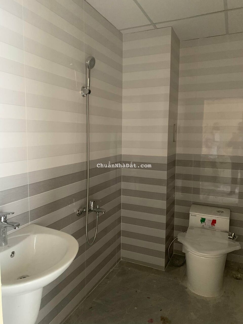 Cao Ốc văn phòng mới cứng gần chợ Tân Định-Ngang 4.3m-hiệu suất cho thuê cao-giá mềm