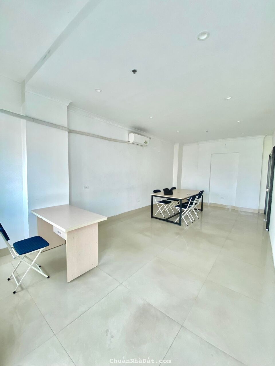 Cho thuê văn phòng nguyễn hoàng 35m2 giá 4tr 