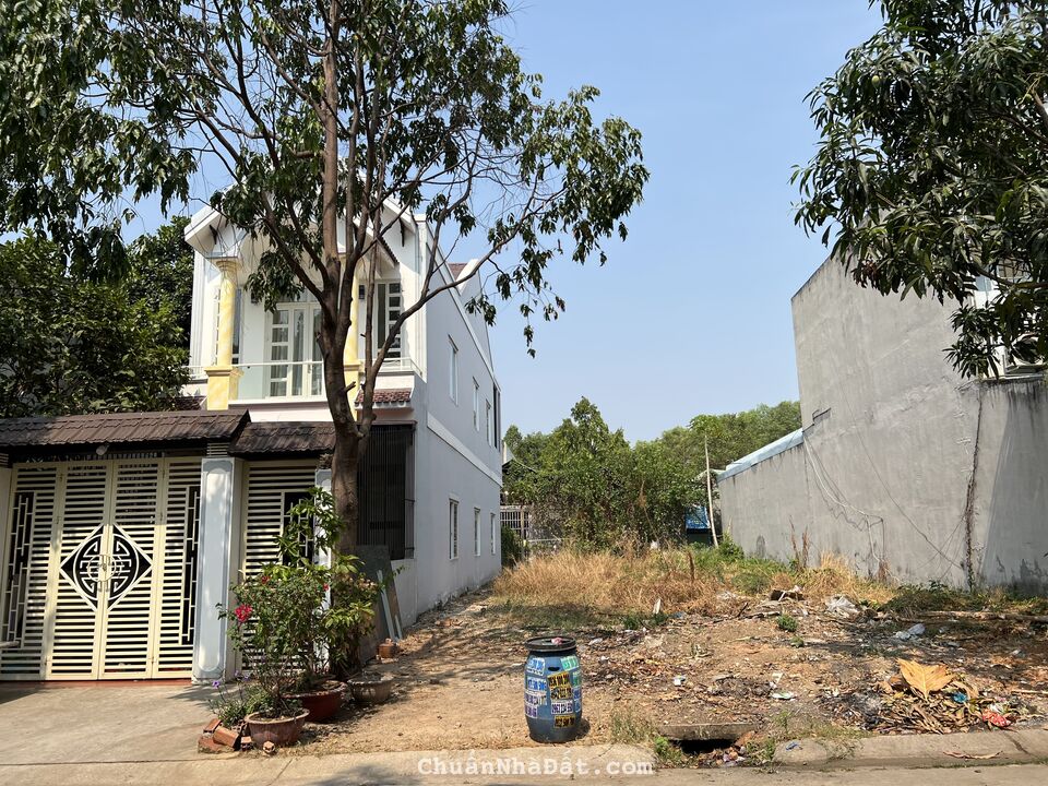 Tôi chủ bán gấp 450m2 đất thổ cư 100% sổ hồng, giá 1,350 tỷ/sổ đường 16m, gần chợ, tiện buôn bán KD