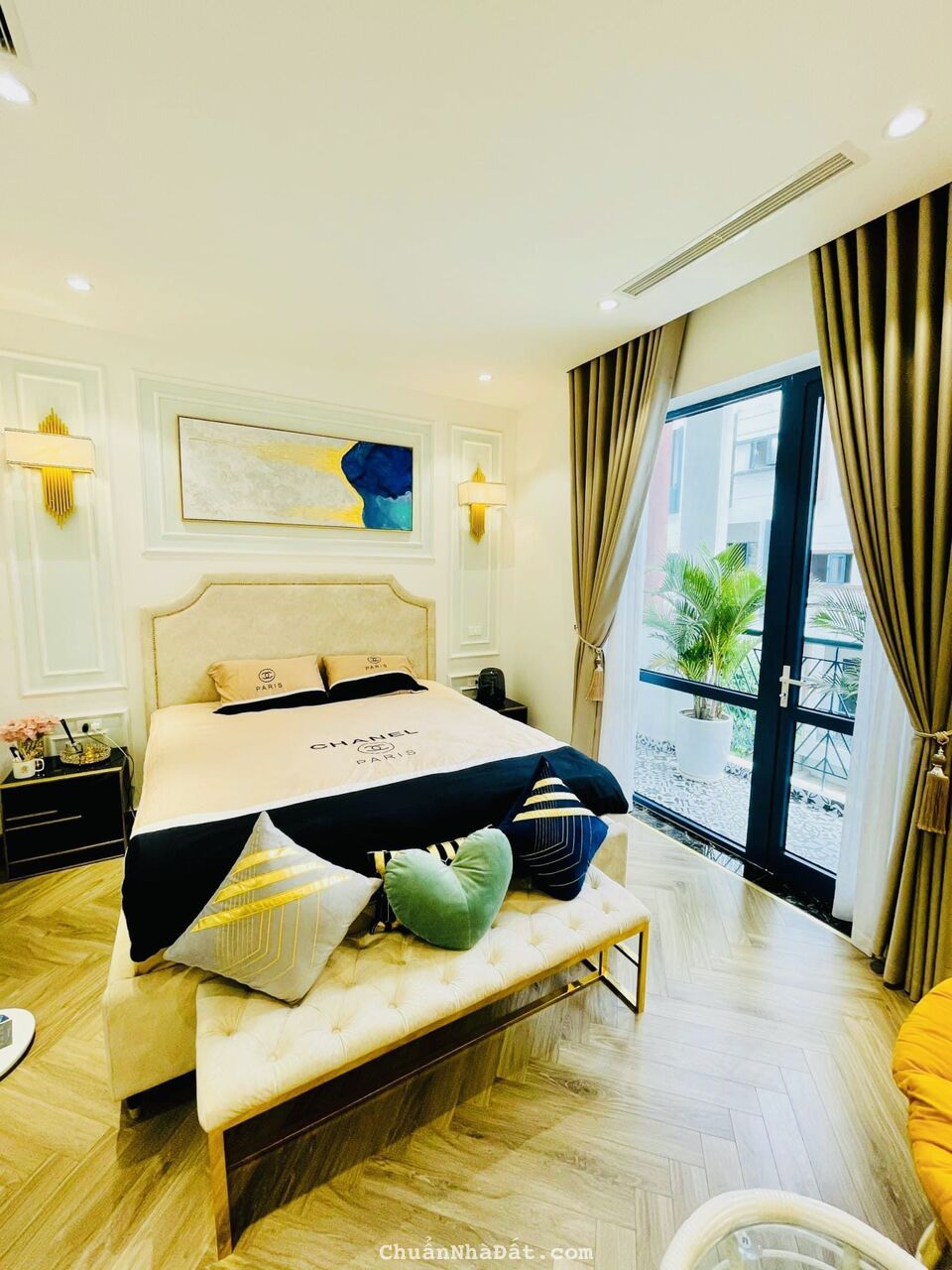 Gấp gấp bán nhà Hoàng Quốc Việt 35M nhỉnh 5 tỷ - sát phố gần ô tô 