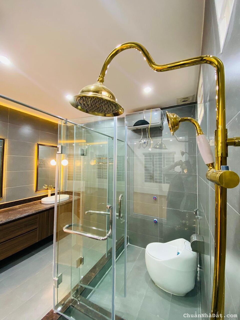 Hàng tuyển bán gấp nhà Cầu Giấy THANG MÁY - Ô TÔ - GẦN PHỐ 7 tỷ 2 