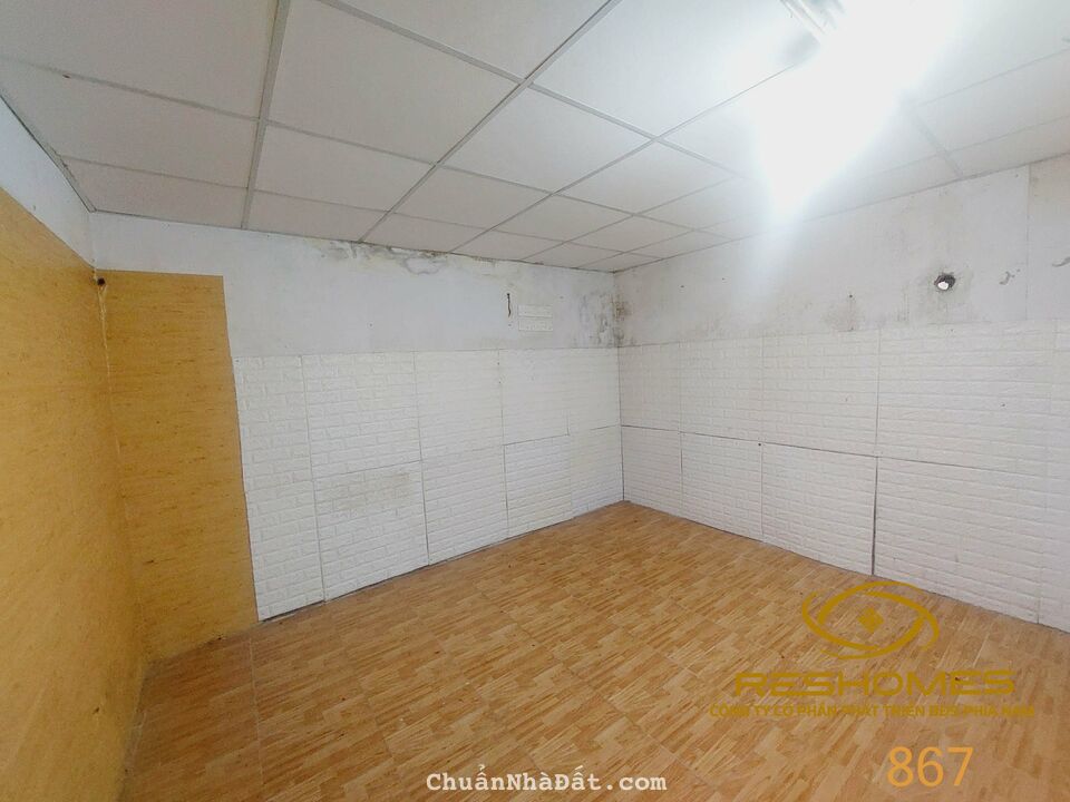 Ms 867_mặt bằng trống suốt gần Vincom-Thống Nhất, ngang 5m